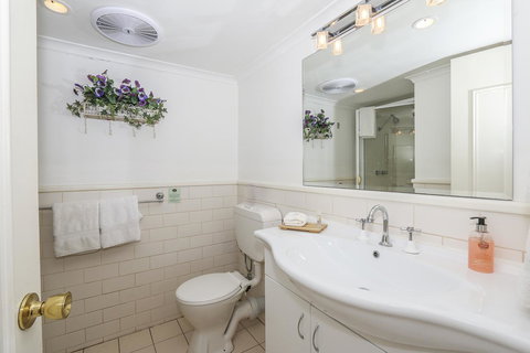 Rosebridge House Bed & Breakfast Adult Retreat - Tourism Caloundra 6