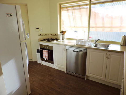 Silver Gull Family Retreat - Tourism Caloundra 1