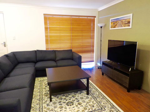 Silver Gull Family Retreat - Tourism Caloundra 2