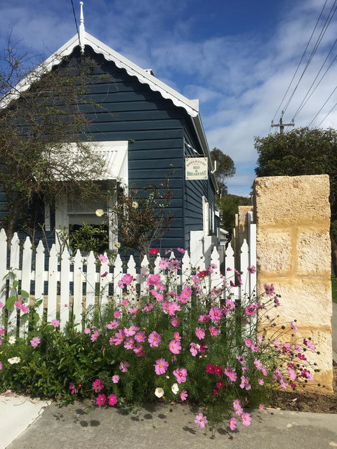 RoseMoore Bed & Breakfast - Tourism Caloundra 2