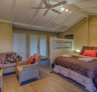 Windfall Estate Vineyard Cottage - Tourism Caloundra