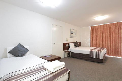Atrium Hotel Mandurah - Tourism Caloundra 1