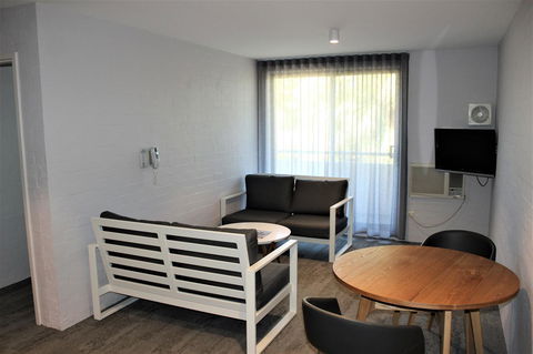 Atrium Hotel Mandurah - Tourism Caloundra 4