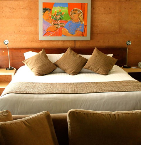 The Pemberton Hotel - Tourism Caloundra 1