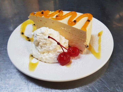 The Pemberton Hotel - Tourism Caloundra 3