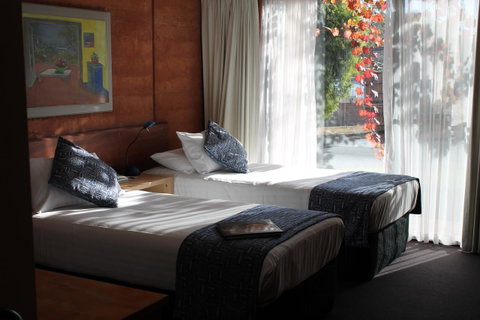The Pemberton Hotel - Tourism Caloundra 6