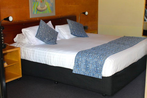 The Pemberton Hotel - Tourism Caloundra 2