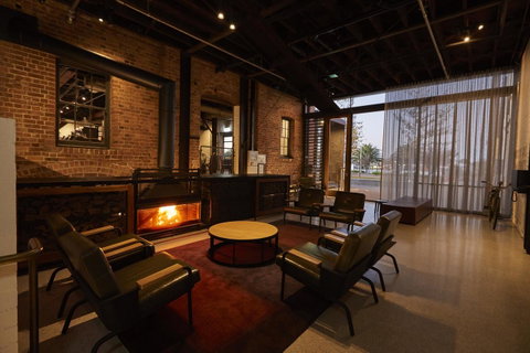 The Premier Mill Hotel - Tourism Caloundra 0