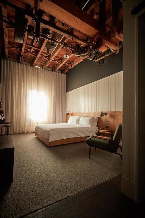The Premier Mill Hotel - Tourism Caloundra 2