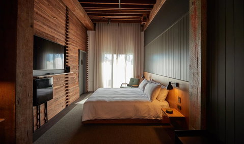 The Premier Mill Hotel - Tourism Caloundra 1