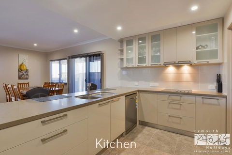 7 Kestrel Place - Tourism Caloundra 6