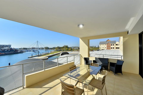 Dolphin Quay Apartments - Tourism Caloundra 9