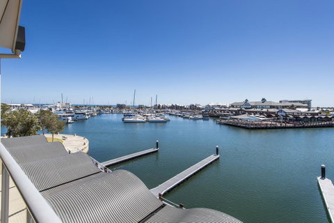 Dolphin Quay Apartments - Tourism Caloundra 16