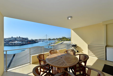 Dolphin Quay Apartments - Tourism Caloundra 15