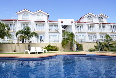 The Jetty Resort - Tourism Caloundra 1