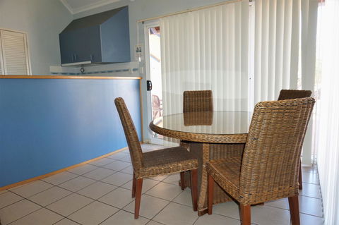 Osprey Holiday Village Unit 122 2 Bedroom - Tourism Caloundra 4