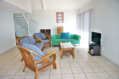 Osprey Holiday Village Unit 120 - Plenty Of Room For A Large Family - Tourism Caloundra 3