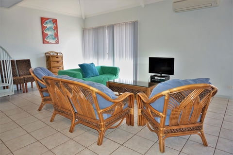 Osprey Holiday Village Unit 120 - Plenty Of Room For A Large Family - Tourism Caloundra 2