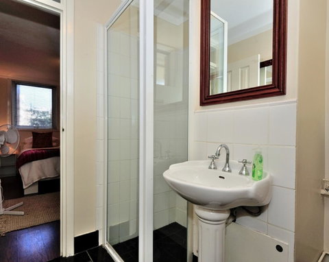 Mollies - Central Fremantle 1 Bedroom Apartment - Tourism Caloundra 5