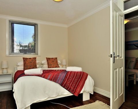 Mollies - Central Fremantle 1 Bedroom Apartment - Tourism Caloundra 6
