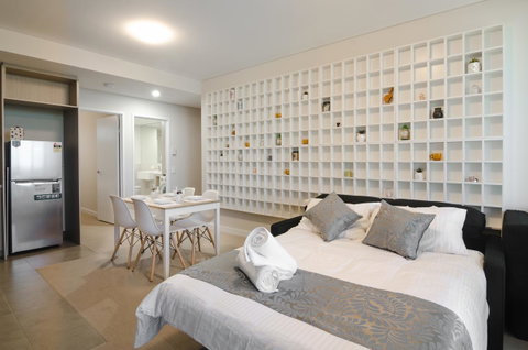 Boutique Carousel Apartment - Tourism Caloundra 2