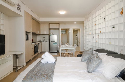 Boutique Carousel Apartment - Tourism Caloundra 9