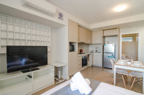 Boutique Carousel Apartment - Tourism Caloundra 3