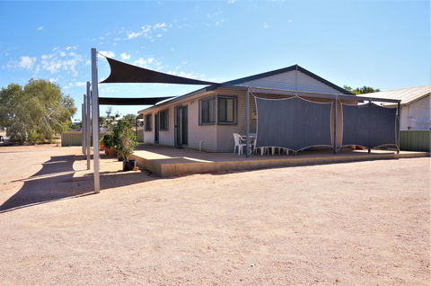 9 Krait Street - Perfect For Large Groups Or Families Alike - Tourism Caloundra 0