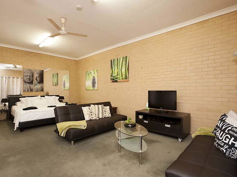 Garden Studio - Tourism Caloundra 1