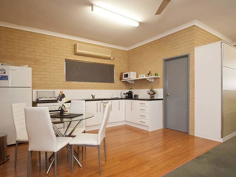 Garden Studio - Tourism Caloundra 2