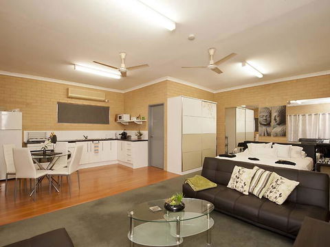 Garden Studio - Tourism Caloundra 7