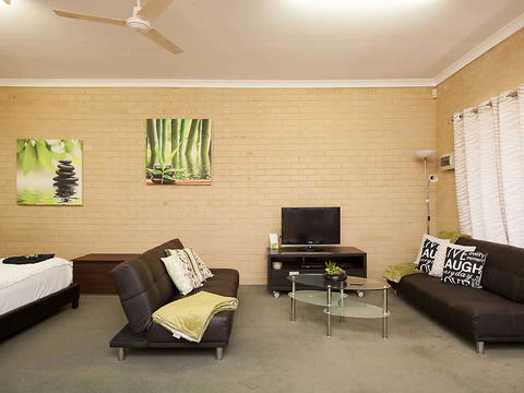 Garden Studio - Tourism Caloundra 6