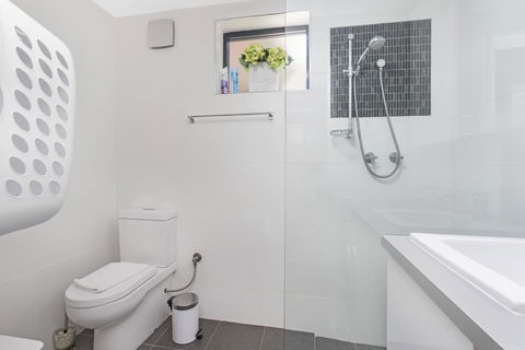 Gorgeous 26 1 Bed Designer Fitout Perfect Location - Tourism Caloundra 29