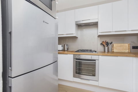 Gorgeous 26 1 Bed Designer Fitout Perfect Location - Tourism Caloundra 0