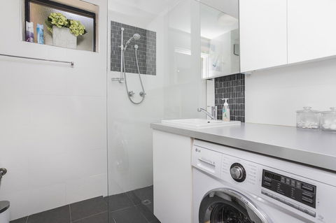 Gorgeous 26 1 Bed Designer Fitout Perfect Location - Tourism Caloundra 5
