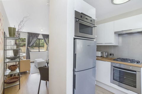 Gorgeous 26 1 Bed Designer Fitout Perfect Location - Tourism Caloundra 32