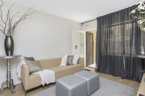 Gorgeous 26 1 Bed Designer Fitout Perfect Location - Tourism Caloundra 8