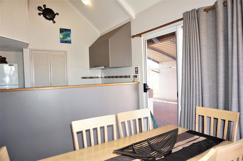 Osprey Holiday Village Unit 113 2 Bedroom - Tourism Caloundra 4