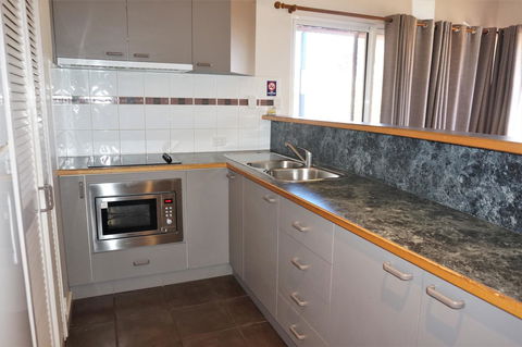 Osprey Holiday Village Unit 113 2 Bedroom - Tourism Caloundra 5