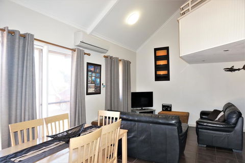 Osprey Holiday Village Unit 113 2 Bedroom - Tourism Caloundra 1