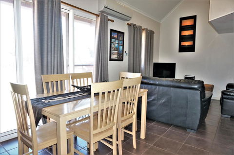 Osprey Holiday Village Unit 113 2 Bedroom - Tourism Caloundra 3