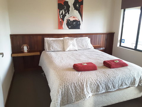 Cosy Corner Chalets - Tourism Caloundra 10