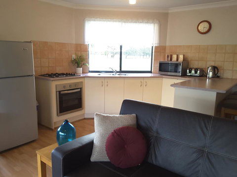 Cosy Corner Chalets - Tourism Caloundra 8