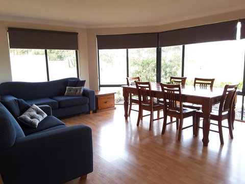 Cosy Corner Chalets - Tourism Caloundra 4