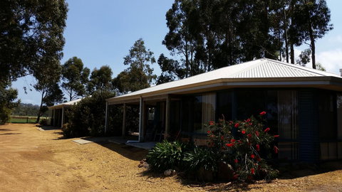 Cosy Corner Chalets - Tourism Caloundra 12