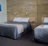 Hopetoun Motel  Chalet Village - Tourism Caloundra