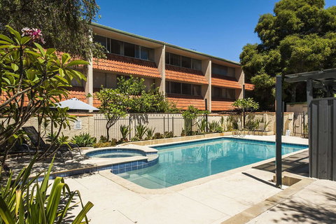 Rosalie 35 - Tourism Caloundra 0