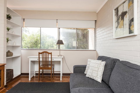 Rosalie 35 - Tourism Caloundra 3