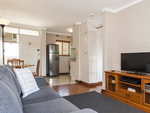 Rosalie 35 - Tourism Caloundra 8