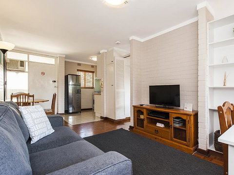 Rosalie 35 - Tourism Caloundra 1